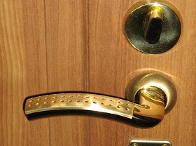 Замена дверной ручки входной двери в Петрозаводске
